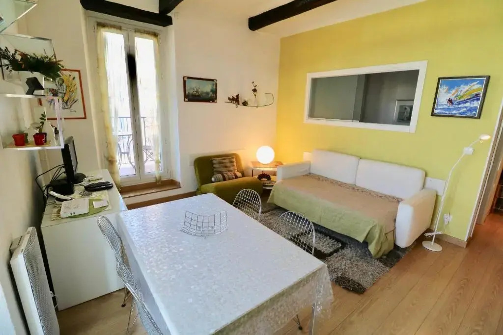 1 bedroom Suquet, 6 min from the Palais, balcony city & port view 220