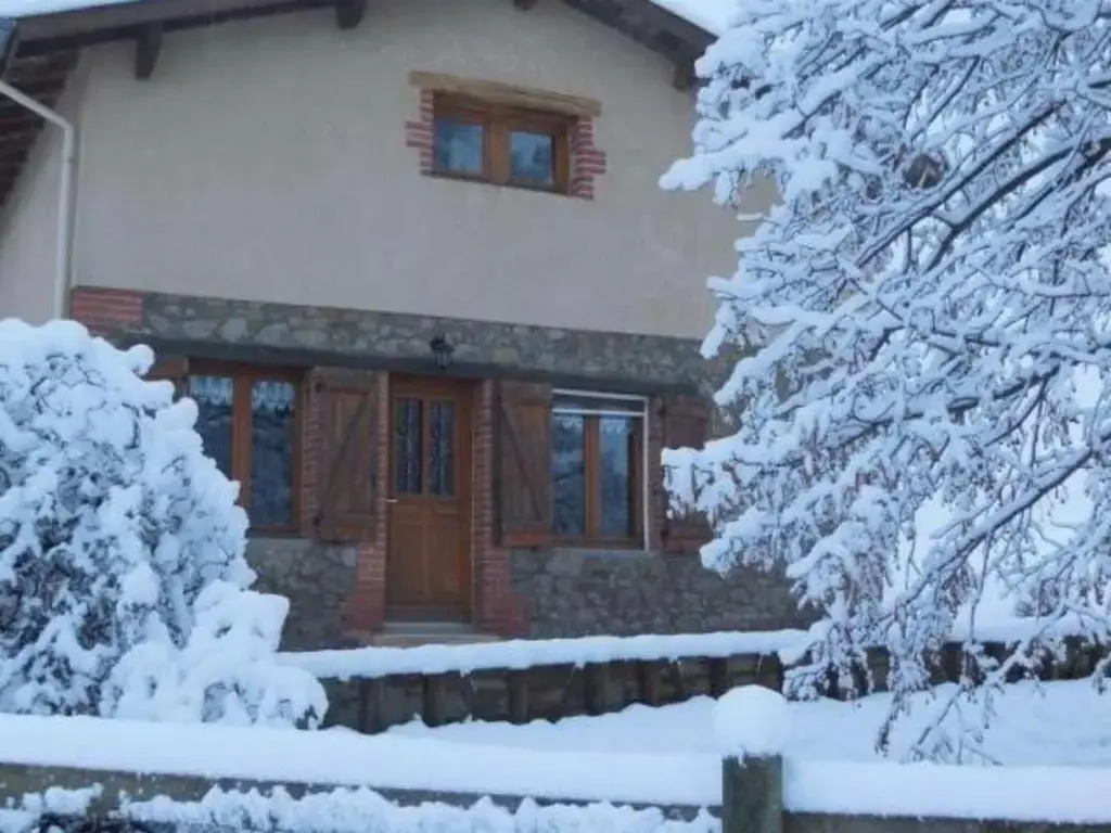 Maison rustique avec jardin à Aveizieux, animaux admis - FR-1-496-175