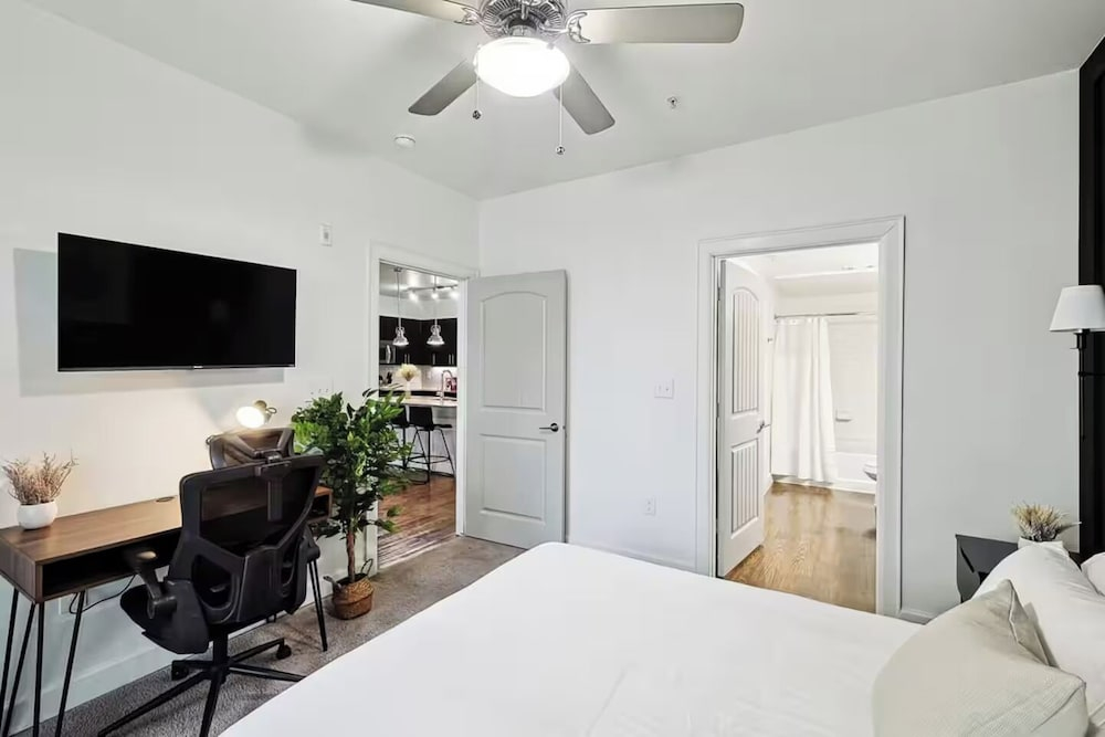 Stylish 2B near Legacy West Wi-Fi