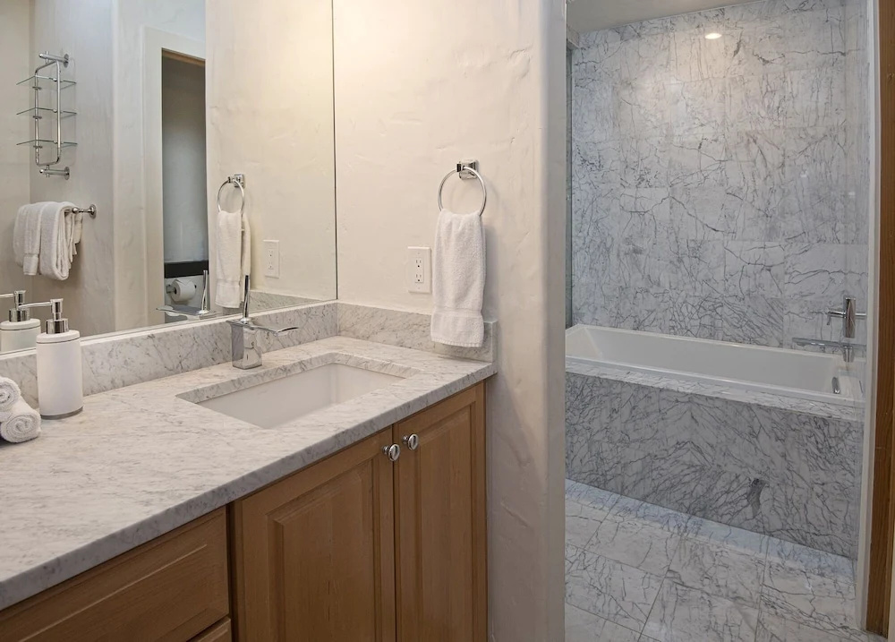 2109 B Chamonix 4 Bedroom Home by RedAwning