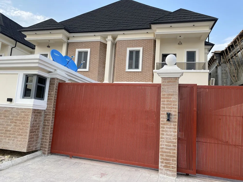 Luxurious and Inviting 4-bed House in Chevro-lekki