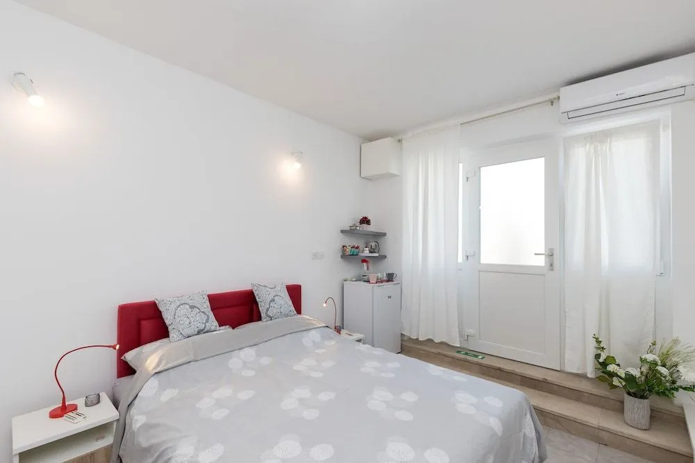 Apartment & Rooms Primi with FREE PARKING
