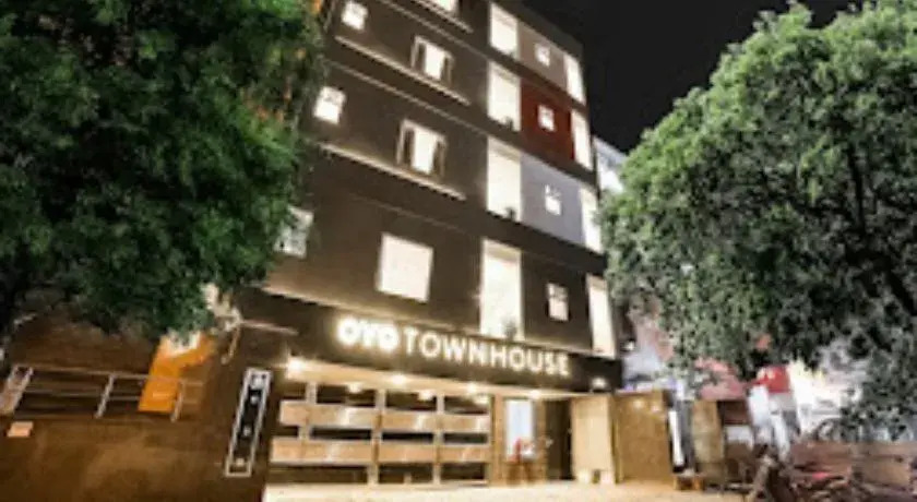 Qotel 007 Anand Vihar