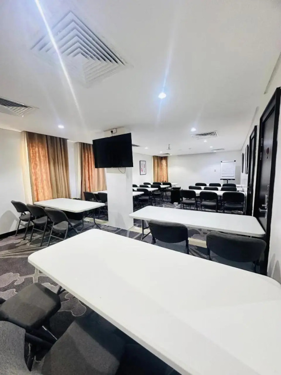 Golden Tulip Oniru Suites