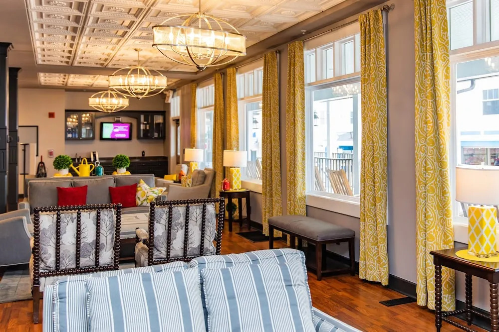 Lake View Hotel