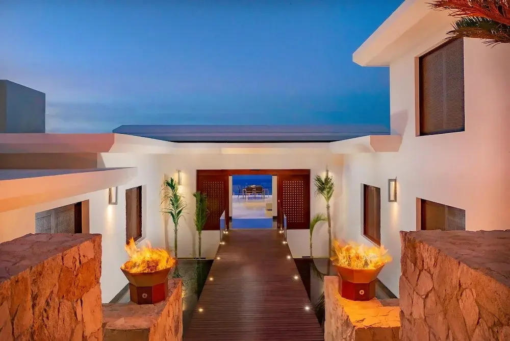Spectacular Modern Luxury and Exceptional Amenities at Mantea Casa Cabo in Pedregal