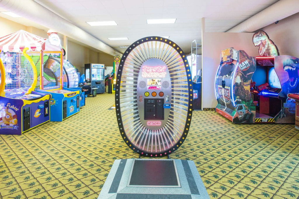 Ramada Tropics Resort & Conf Center by Wyndham Des Moines