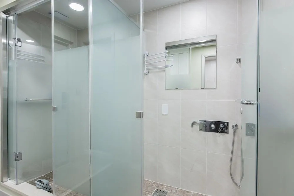 Shining Glory House - Hostel