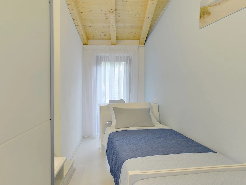 Detached House With Private Pool Near the Coast