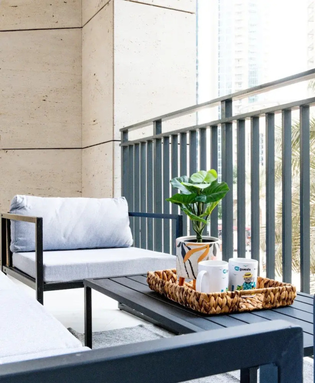 HiGuests - Boulevard Crescent Tower 2