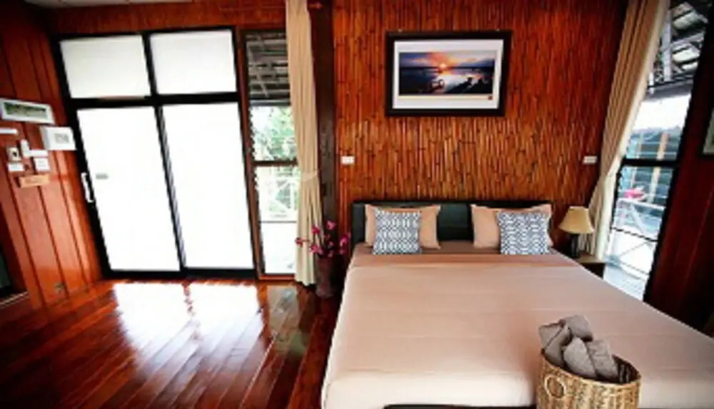 บ้านริมเลปากประ Banrimlay Pakpra