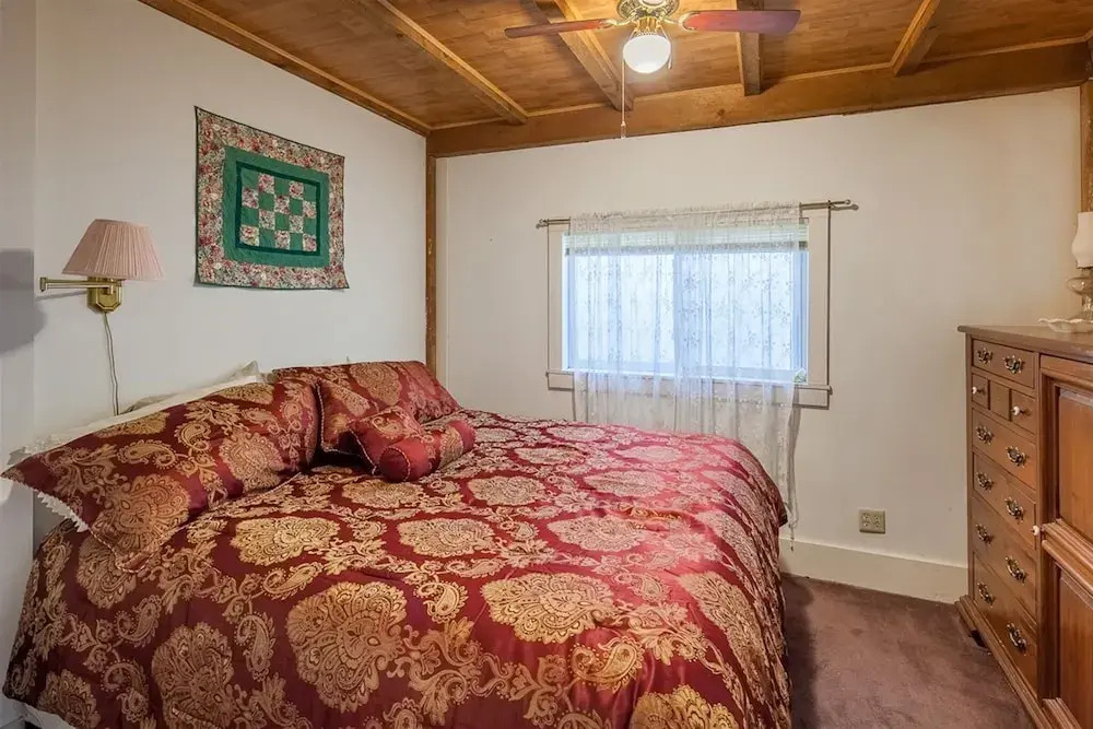 Bove Cottage 2-limit 6 2 Bedroom Cottage by RedAwning