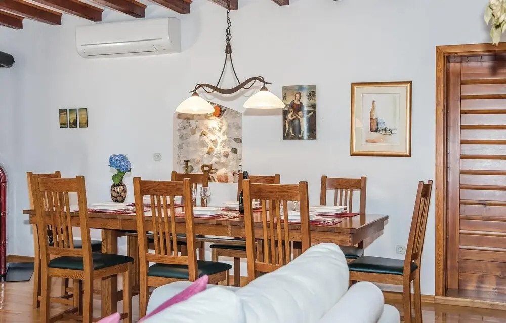 Awesome Home In Lozovac