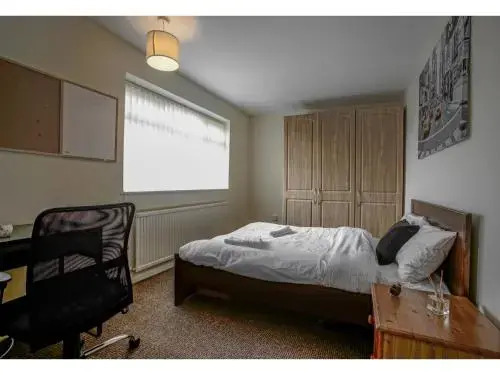 Spacious, quiet dwelling for up to 6, Manchester