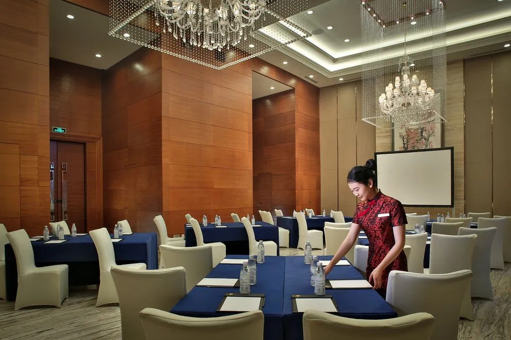 Intercontinental Sancha Lake