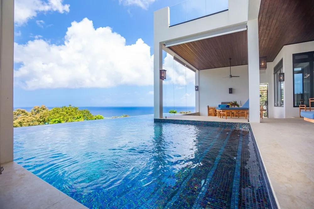 Ocean Pearl 4 Bedroom Home by RedAwning
