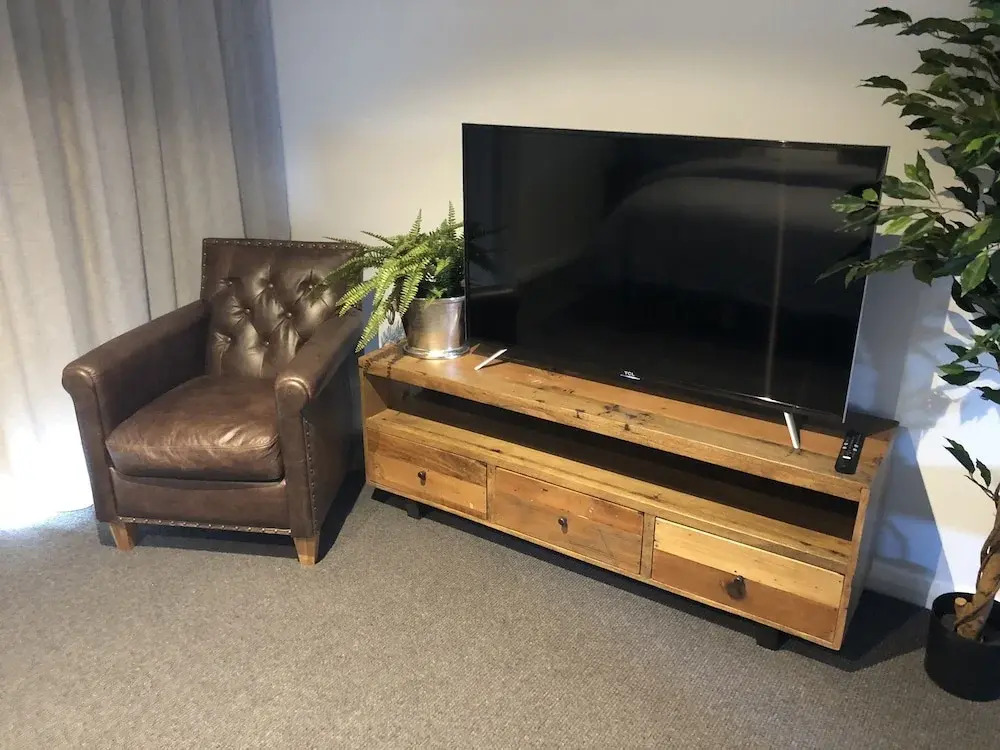 Timber Door Luxury Accommodation Geelong