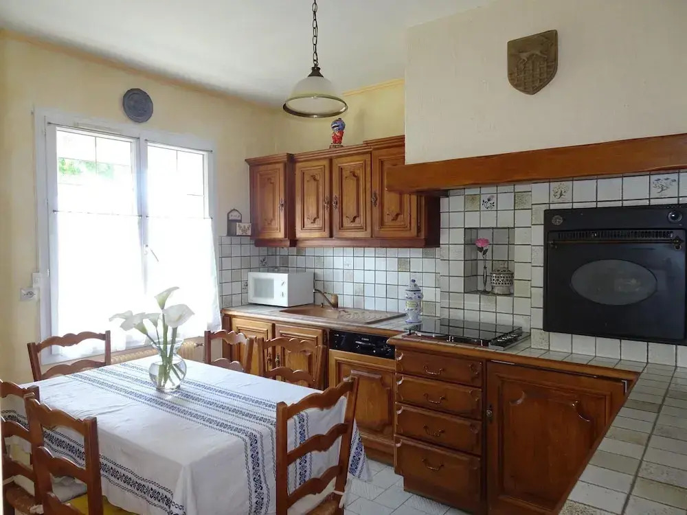 Holiday Home in Guerlesquin near Lake