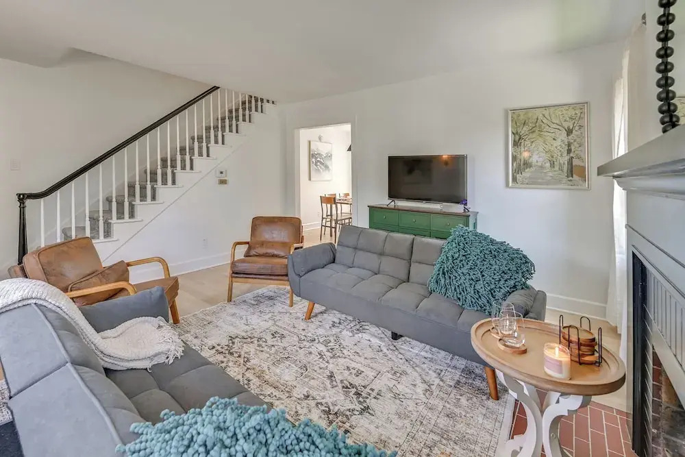 3 Mi to Dtwn: Updated Home w/ Hot Tub in Lexington