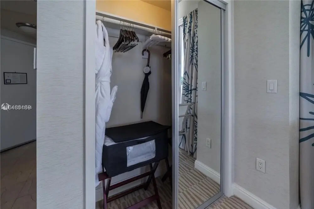 Fabulous Waterfront 2BR 2BA Trump Tower Apartment 6 Guests