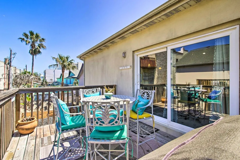 South Padre Island Condo w/ Pool Access & Balcony!