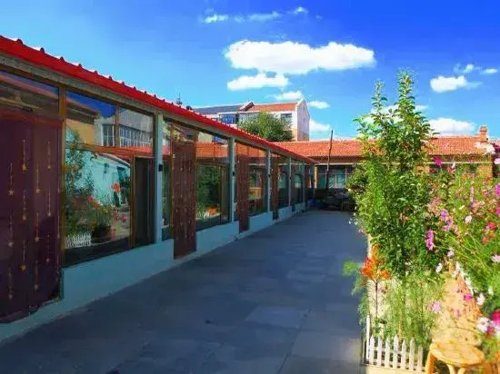 Liuji Family Hotel, Dolun