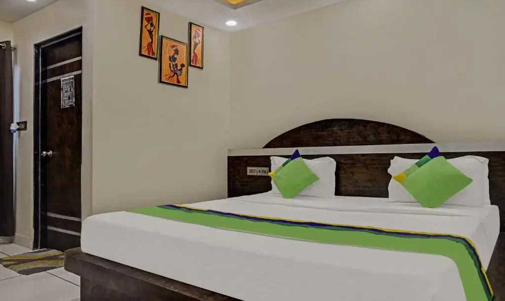FabHotel Jalsa DLX