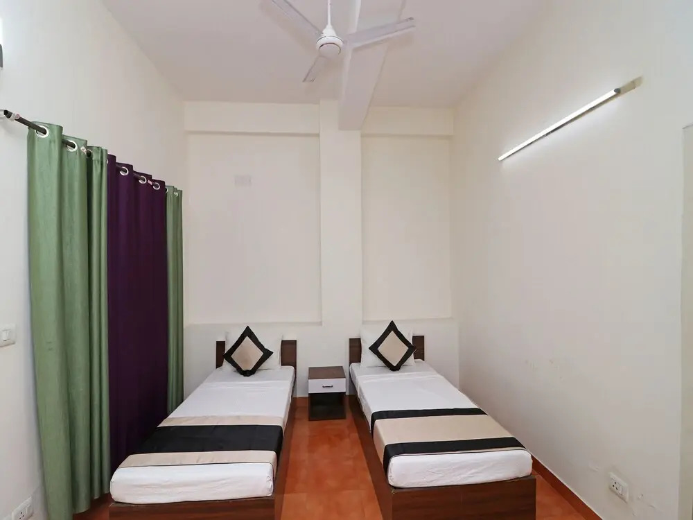 OYO 12942 Nathu Palace
