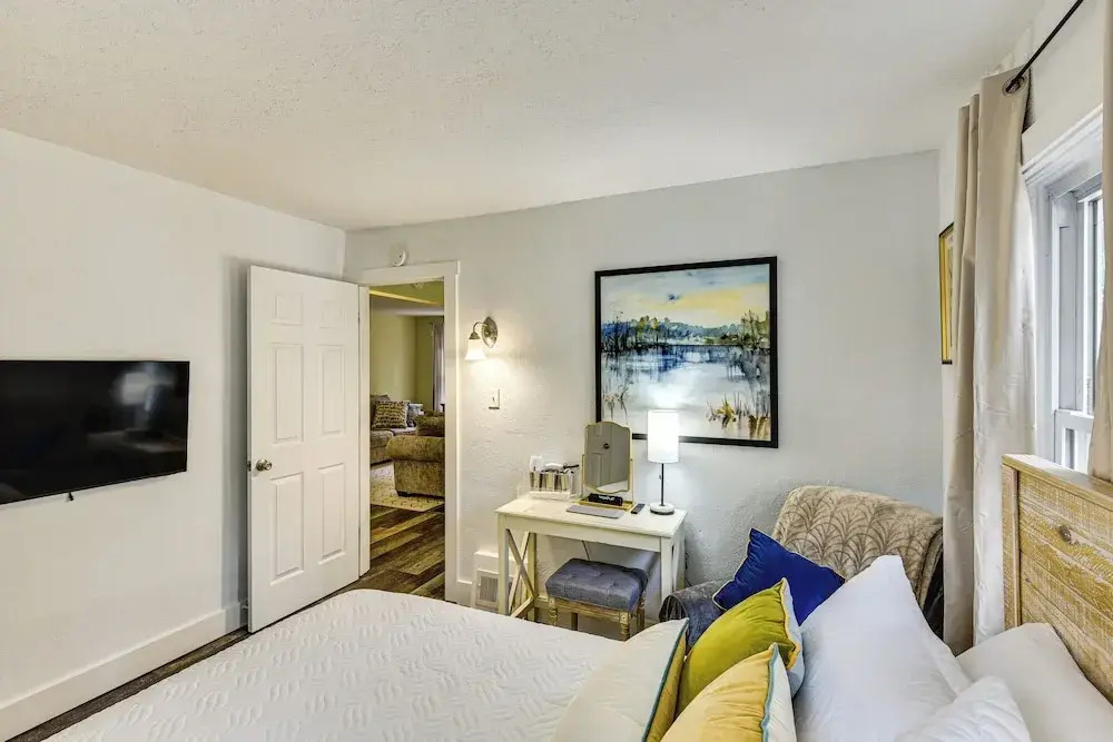 < 1 Mi to Notre Dame: Family-friendly Home!