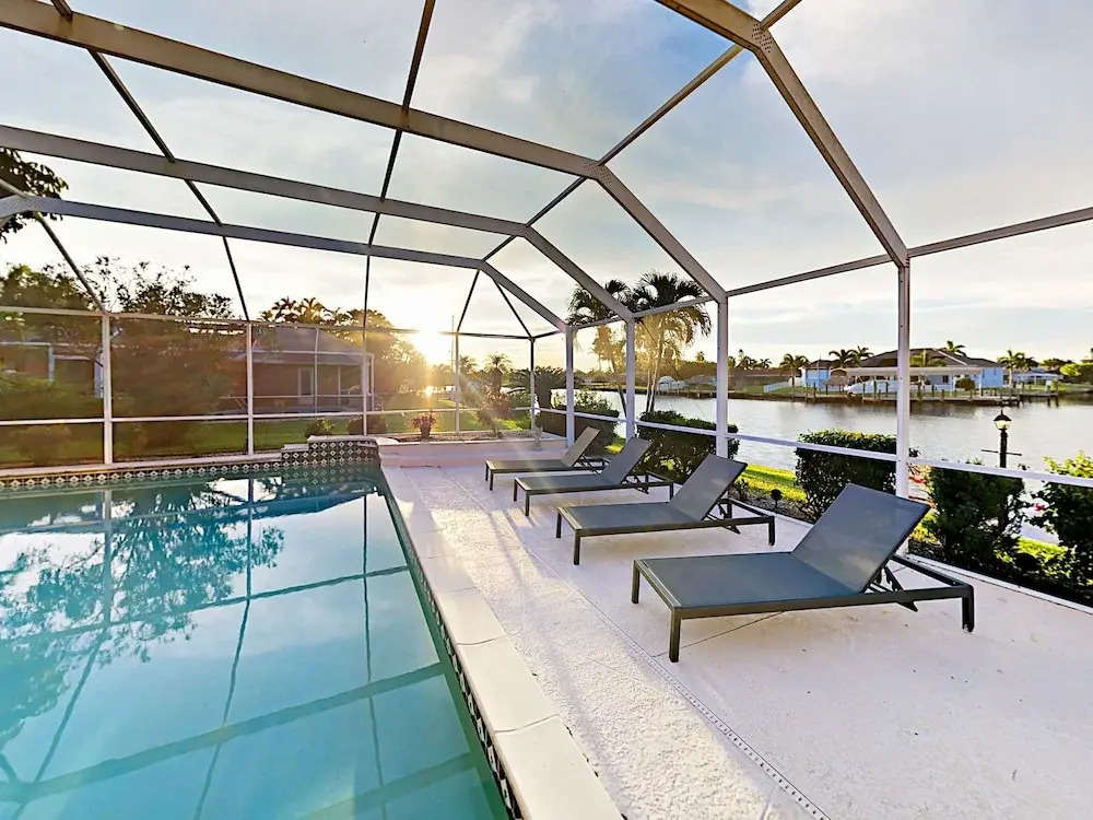 445 Bayshore Drive Home 4 Bedrooms 2 Bathrooms Home
