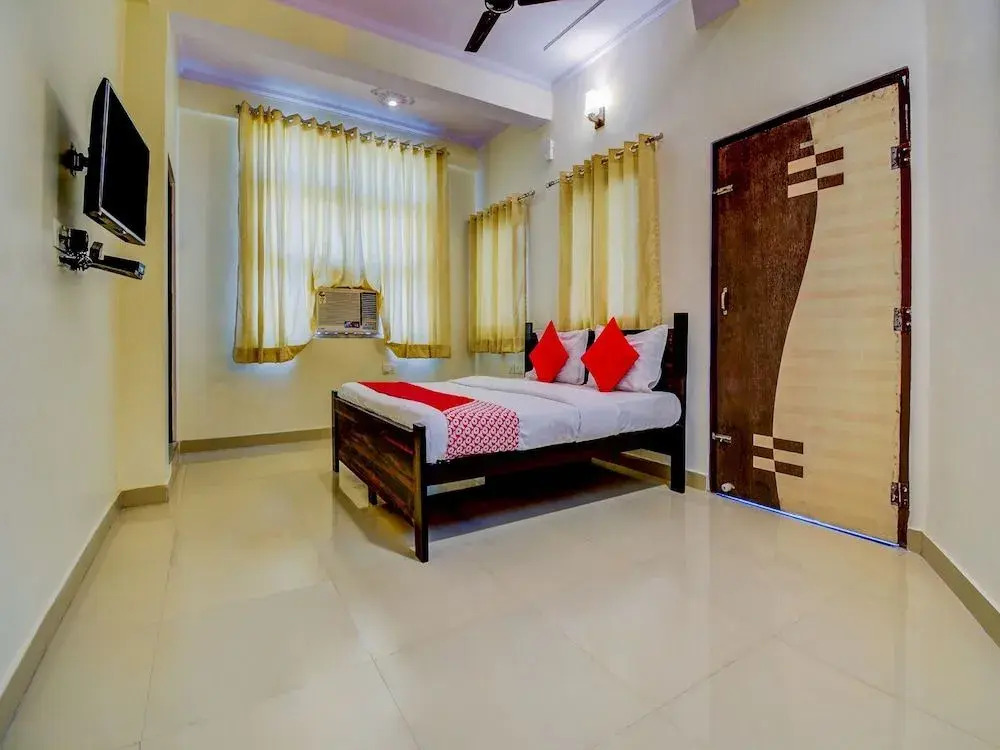 OYO Flagship 22942 Hotel Opal