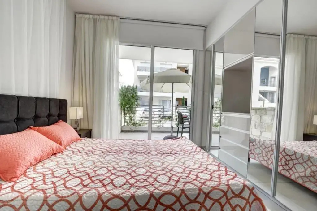 Mythical Sands ground floor apartment for 6 persons
