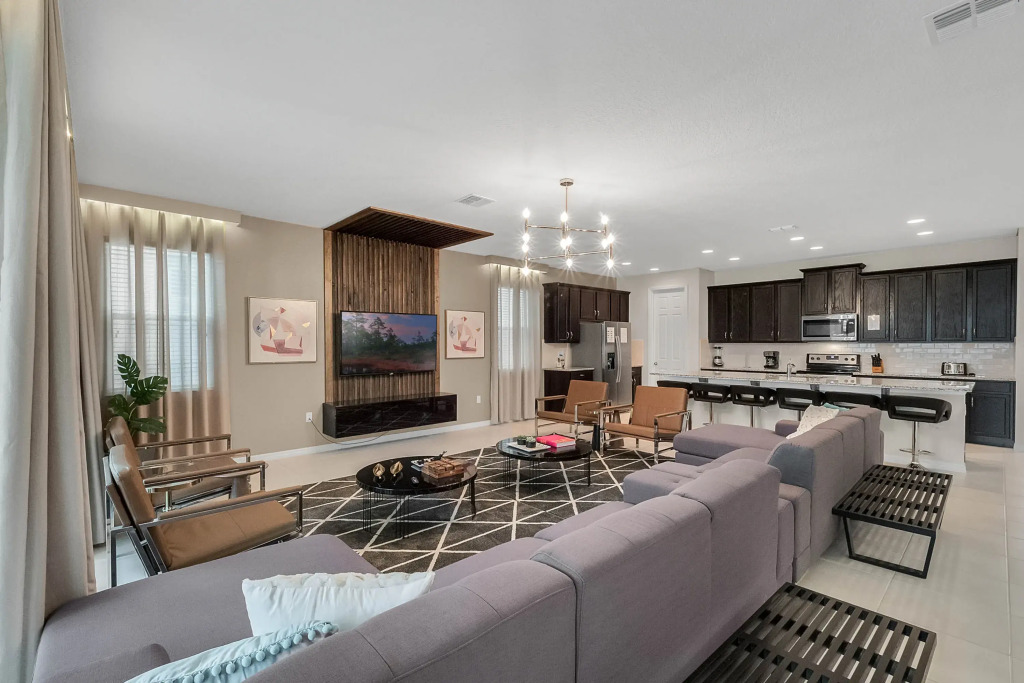 9 Bedrooms 6 Bathrooms Solara 9028 Fk
