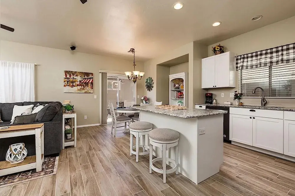 Farmhouse Surprise - 3 Bedroom by Casago