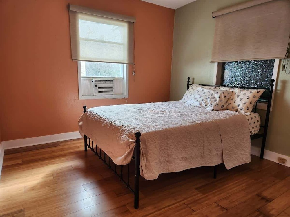 Cozy Church Street Apartment In Historic Galveston 2 Bedroom Apts