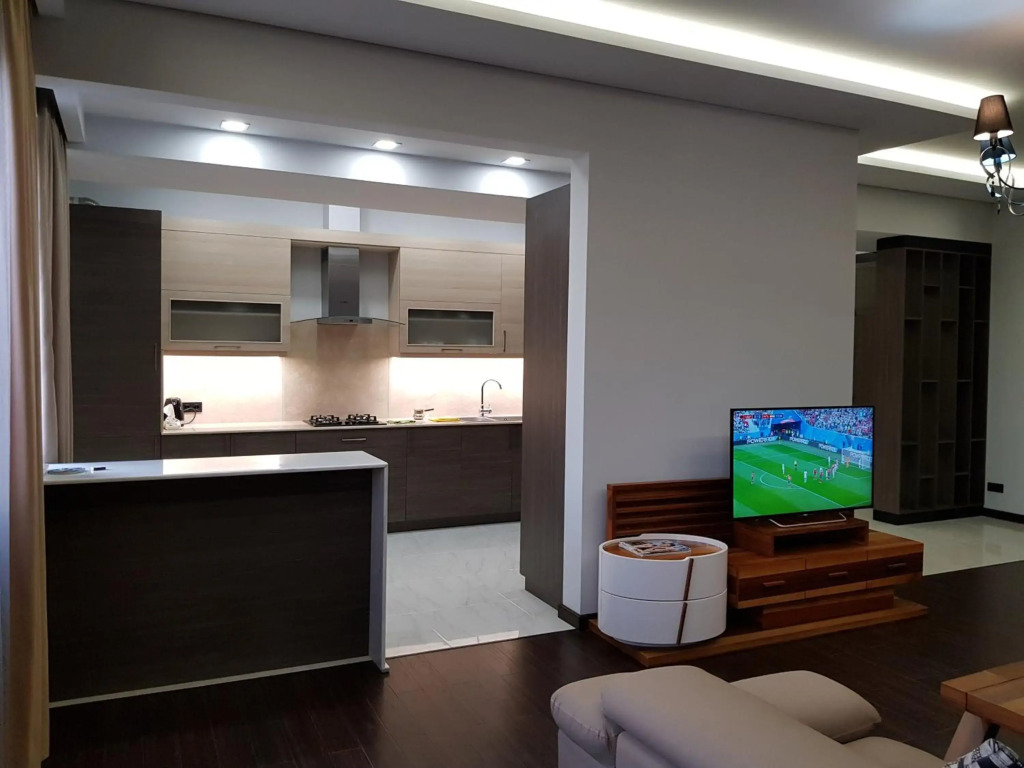 Northern Avenue, 3 bedrooms Luxury, New Renovated apartment TT666