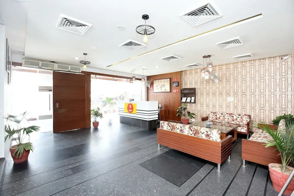 OYO 7100 Hotel Crossroads