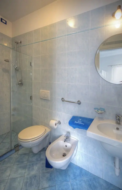 Ischia, With a Breathtaking View, in the Bay of Citara for 7 Persons