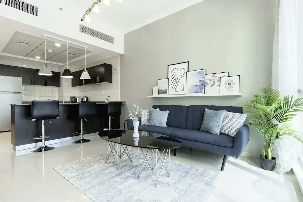 Sunny Apartment in Marina With a View Ideal Location