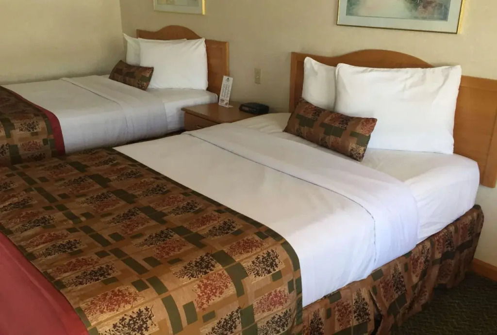Adirondack Retreat Inn & Suites
