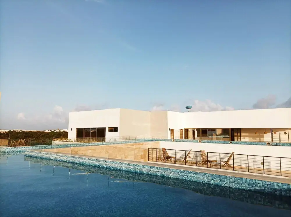 BT 1BR Swim Up