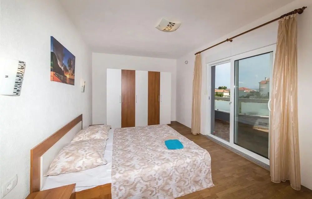 Beautiful Home in Kastel Stafilic With Wifi and 4 Bedrooms
