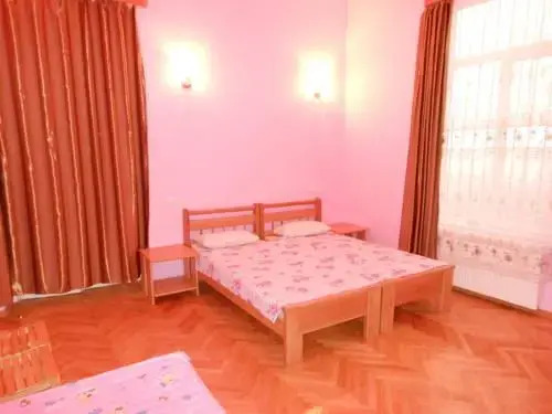 HoneyHostel