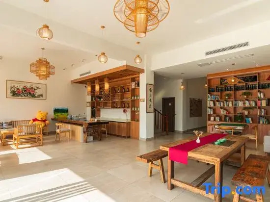 Yangshuo Yuchishe Homestay (Yulonghe Zhuyu Drifting Jinlong Bridge Wharf)