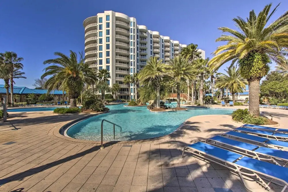 Destin Condo w/ Amenities & Pool < 1/2 Mi to Beach