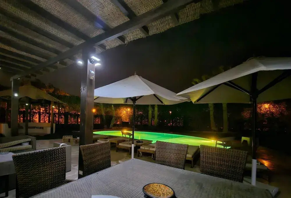 Villa - Sleeps 6 - Heated Pool - Garden - Parking