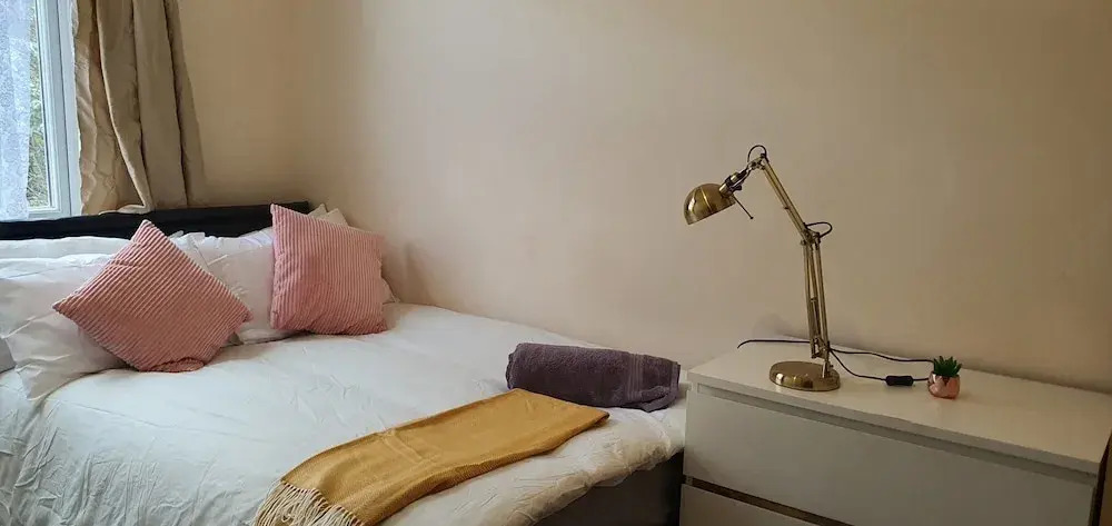 Room in Guest Room - Nice Large Room in Coventry