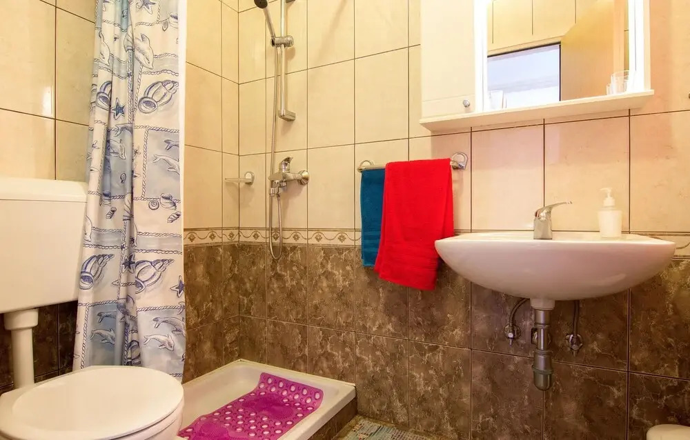 Stunning Apartment in Valbandon With Outdoor Swimming Pool, Wifi and 2 Bedrooms