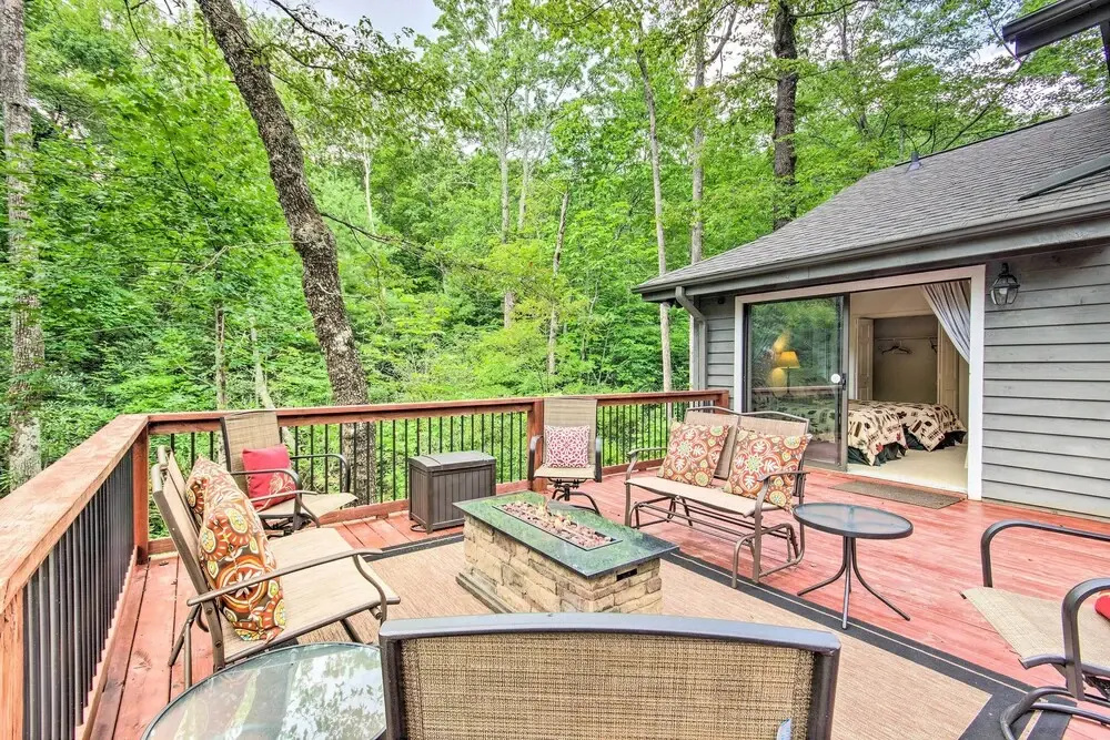 Lake Toxaway Cabin w/ Fire Pit - 1 Mi to Marina