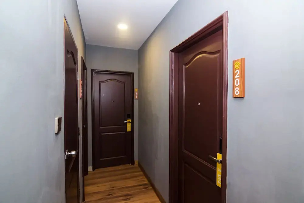 OYO 1327 Avava Inn